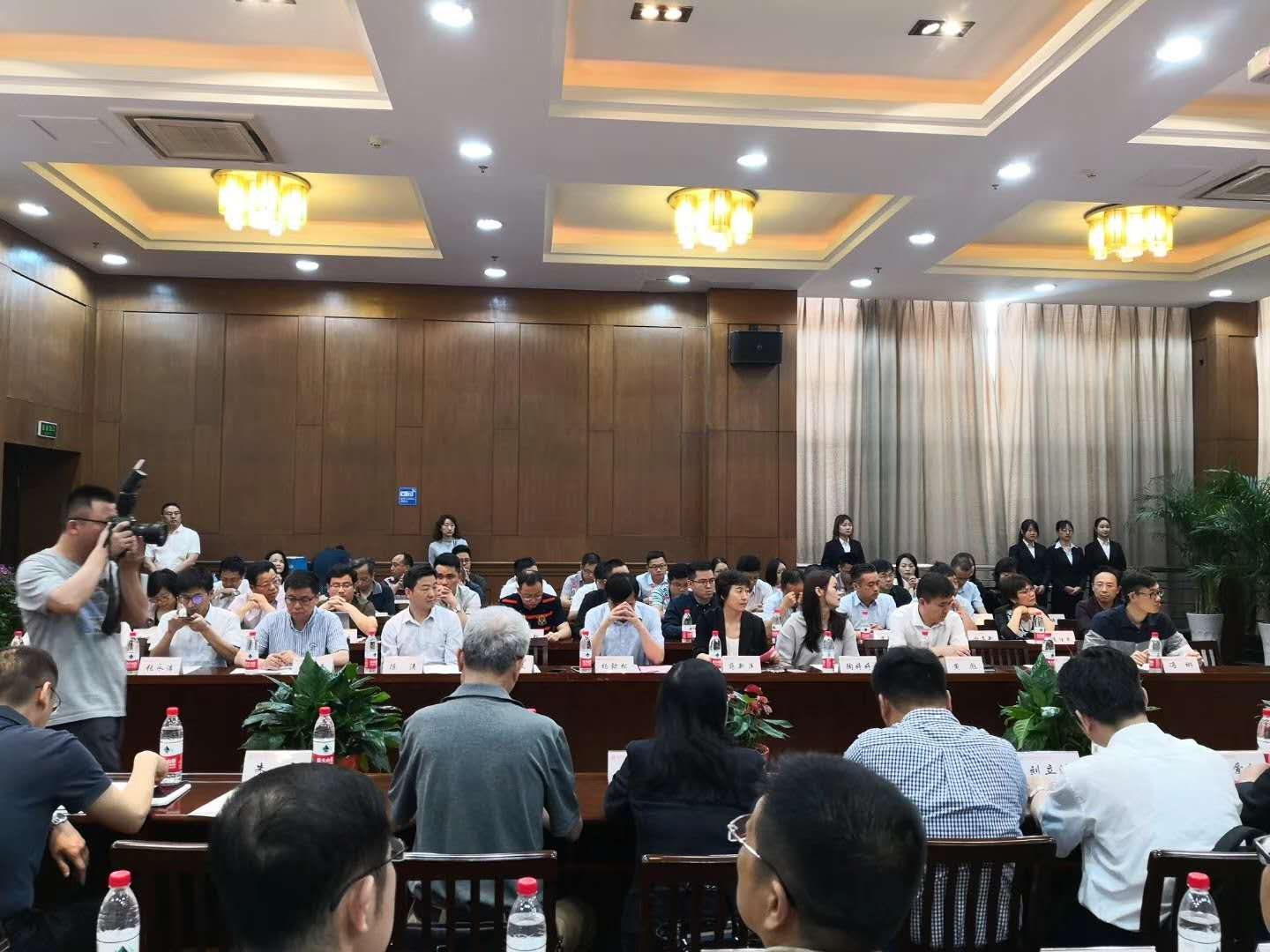 常州輕工職業(yè)技術(shù)學(xué)院聘請(qǐng)江蘇亮彩電子有限公司章九余總經(jīng)理為專業(yè)指導(dǎo)委員會(huì)委員